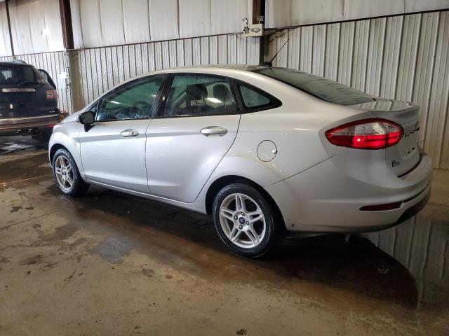 3FADP4BJ9JM122094 - 2018 FORD FIESTA SE SILVER photo 2