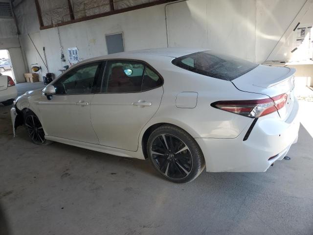 4T1B61HK7JU645396 - 2018 TOYOTA CAMRY XSE 白色 照片 2