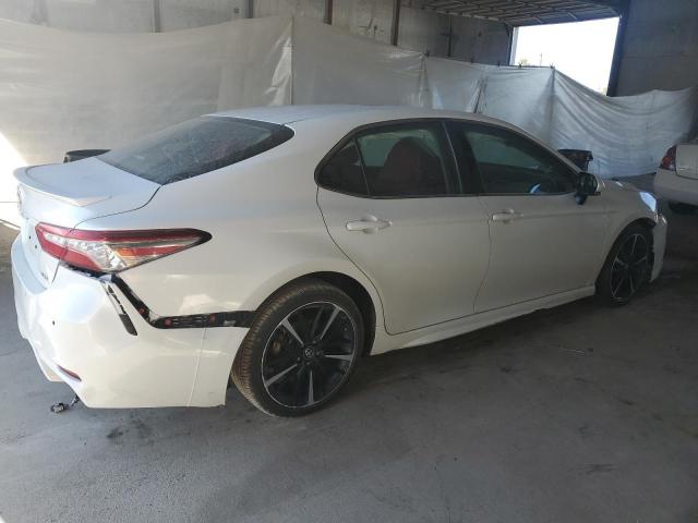 4T1B61HK7JU645396 - 2018 TOYOTA CAMRY XSE 白色 照片 3