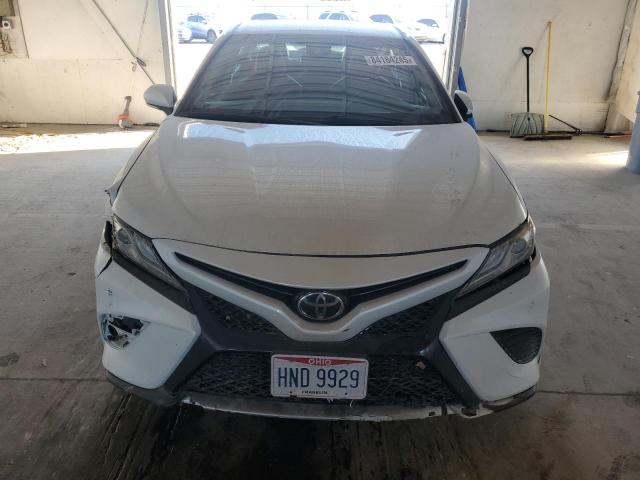 4T1B61HK7JU645396 - 2018 TOYOTA CAMRY XSE 白色 照片 5