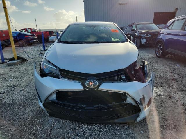 5YFBURHE4KP897544 - 2019 TOYOTA COROLLA L ვერცხლისფერი ფოტო 5