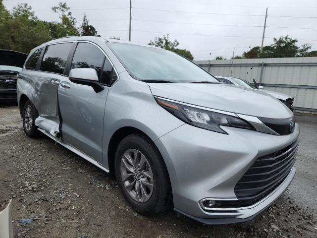 5TDYRKEC6RS180523 - 2024 TOYOTA SIENNA XLE GRAY photo 4