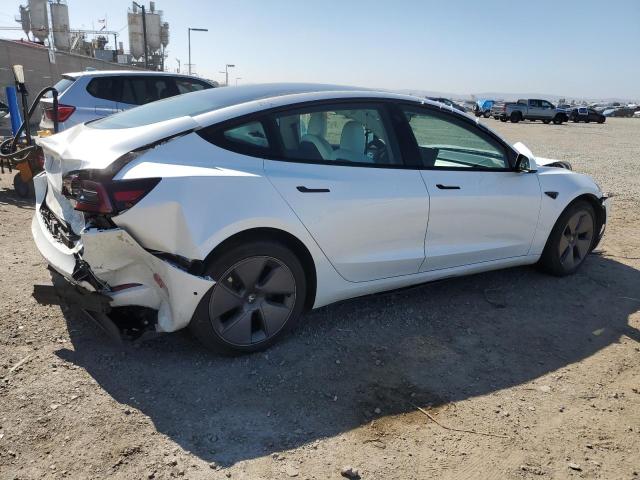 5YJ3E1EA0NF361436 - 2022 TESLA MODEL 3 WHITE photo 3