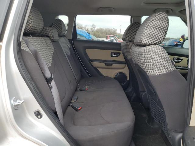 KNDJT2A68D7588074 - 2013 KIA SOUL + SILVER photo 11