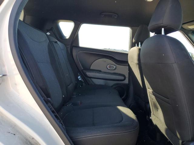 KNDJP3A52H7467239 - 2017 KIA SOUL + WHITE photo 11