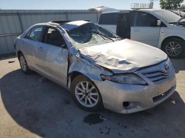 4T1BK3EK7BU122442 - 2011 TOYOTA CAMRY SE Gümüş foto 4