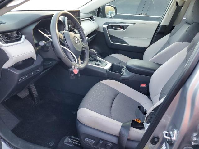 4T3RWRFV9RU135791 - 2024 TOYOTA RAV4 XLE SILVER photo 13