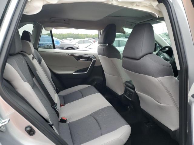 4T3RWRFV9RU135791 - 2024 TOYOTA RAV4 XLE SILVER photo 20