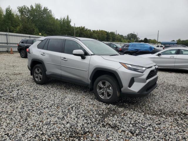 4T3RWRFV9RU135791 - 2024 TOYOTA RAV4 XLE SILVER photo 8
