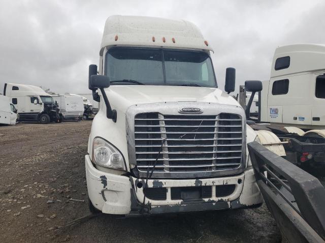 1FUJGLD50FLGB2902 - 2015 FREIGHTLINER CASCADIA WHITE photo 2