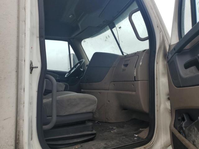 1FUJGLD50FLGB2902 - 2015 FREIGHTLINER CASCADIA WHITE photo 5