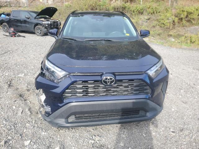 2T3P1RFV0PW380479 - 2023 TOYOTA RAV4 XLE ლურჯი ფოტო 5