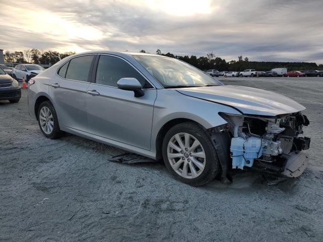 4T1C11AK7LU980285 - 2020 TOYOTA CAMRY LE Plata foto 4