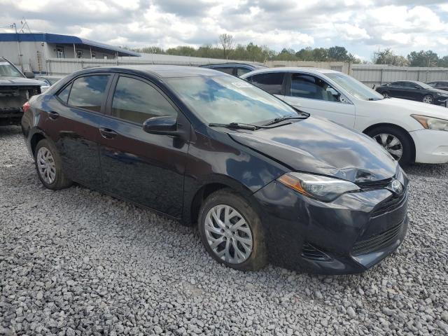 5YFBURHEXJP853613 - 2018 TOYOTA COROLLA L BLACK photo 4