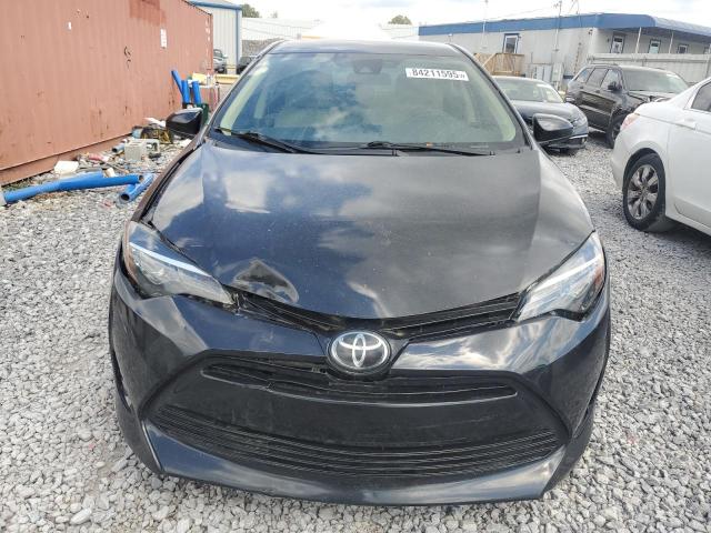 5YFBURHEXJP853613 - 2018 TOYOTA COROLLA L BLACK photo 5