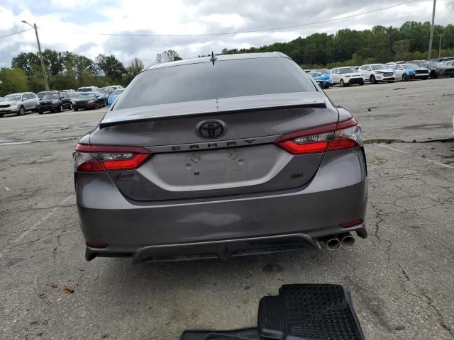 4T1T11AKXNU044258 - 2022 TOYOTA CAMRY SE GRAY photo 6