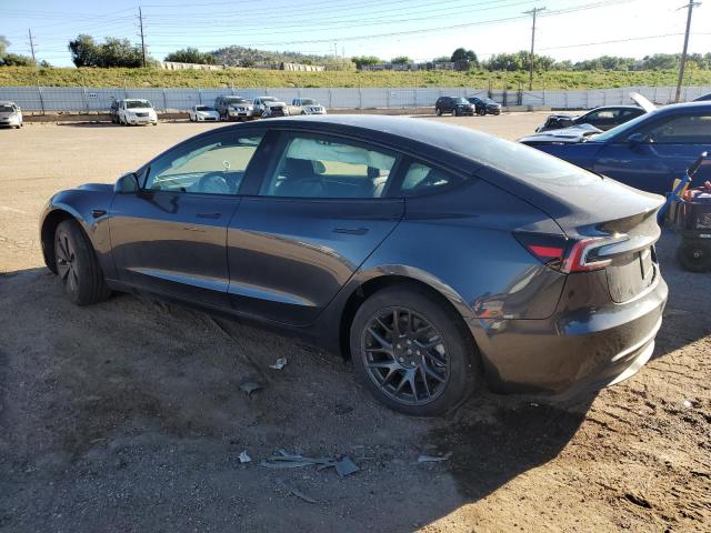 5YJ3E1EB3SF926749 - 2025 TESLA MODEL 3 رمادي صورة 2
