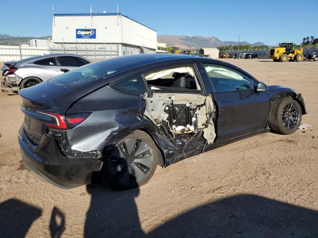 5YJ3E1EB3SF926749 - 2025 TESLA MODEL 3 رمادي صورة 3