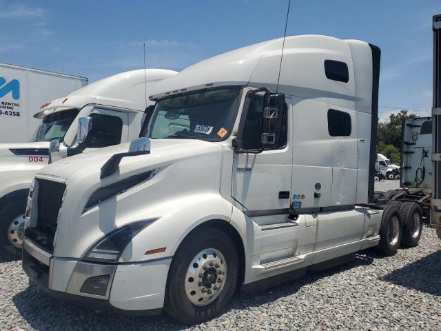 4V4NC9EH7PN610544 - 2023 VOLVO VN VNL Ақ фото 2