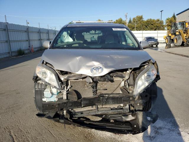 5TDJZ3DC8HS173774 - 2017 TOYOTA SIENNA LE 金色 照片 5