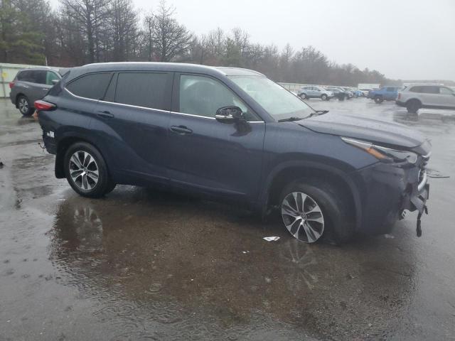 5TDHZRBH7NS583655 - 2022 TOYOTA HIGHLANDER XLE 蓝色 照片 4