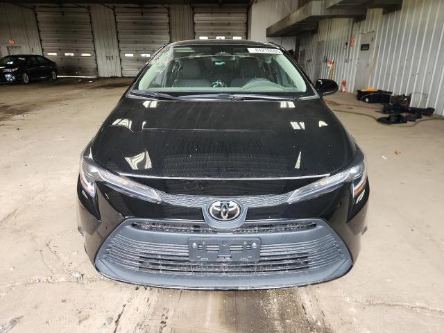 5YFB4MDE8RP115085 - 2024 TOYOTA COROLLA LE შავი ფოტო 5