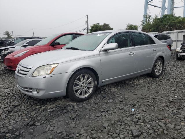 2005 TOYOTA AVALON XL, 