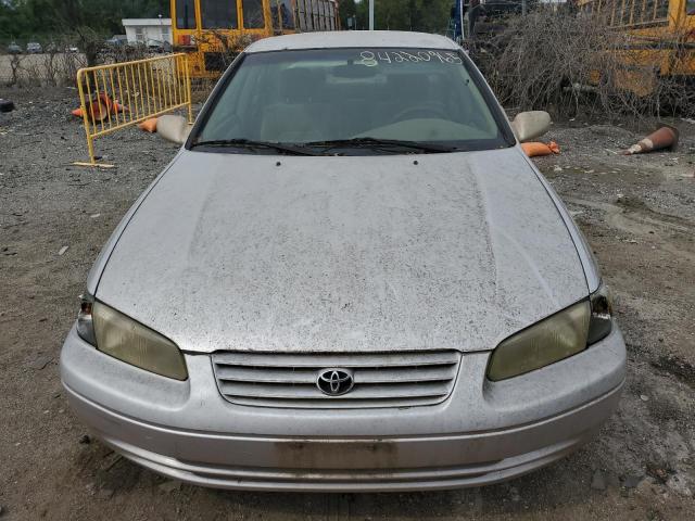 4T1BG28K4XU568451 - 1999 TOYOTA CAMRY CE SILVER photo 5
