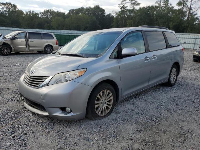 2013 TOYOTA SIENNA XLE, 