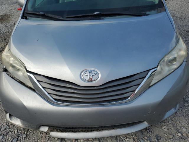 5TDYK3DC8DS304733 - 2013 TOYOTA SIENNA XLE Gümüş foto 12
