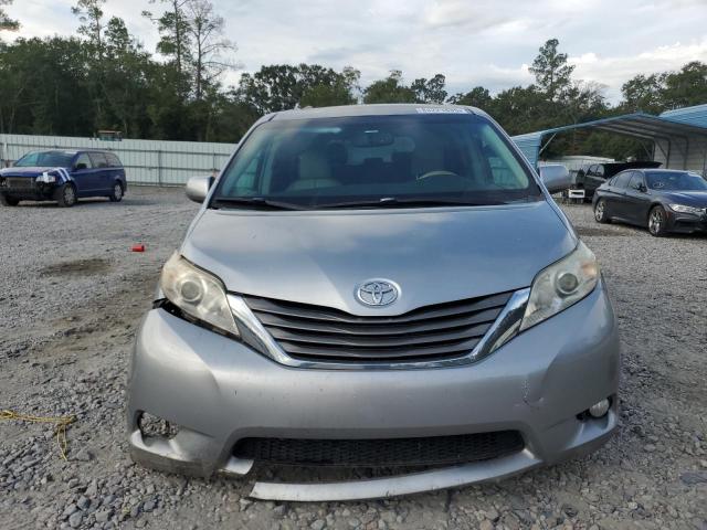 5TDYK3DC8DS304733 - 2013 TOYOTA SIENNA XLE Gümüş foto 5