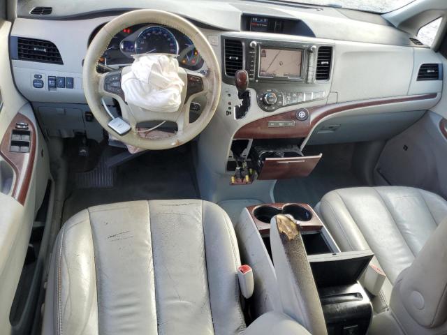 5TDYK3DC8DS304733 - 2013 TOYOTA SIENNA XLE Gümüş foto 8
