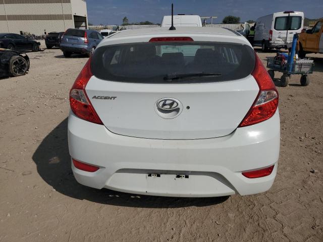KMHCT5AEXFU230220 - 2015 HYUNDAI ACCENT GS WHITE photo 6