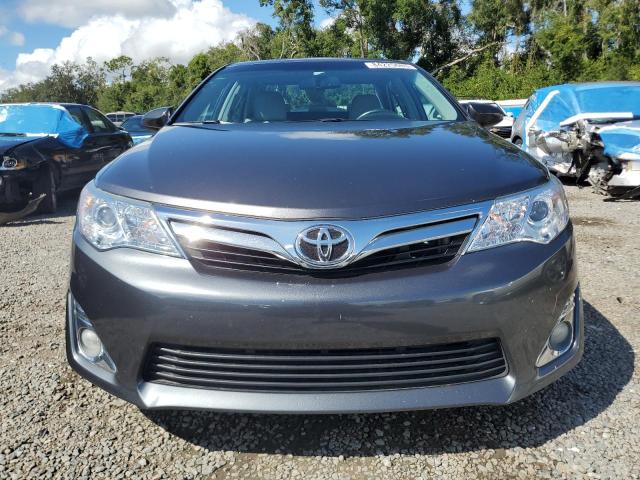 4T1BK1FK9EU025251 - 2014 TOYOTA CAMRY SE 灰色 照片 5