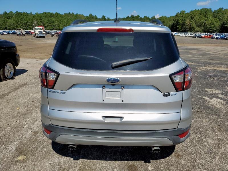 1FMCU9GD0JUA12461 - 2018 FORD ESCAPE SE Argent photo 6