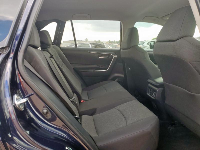 2T3W1RFV9RW302474 - 2024 TOYOTA RAV4 XLE BLUE photo 11