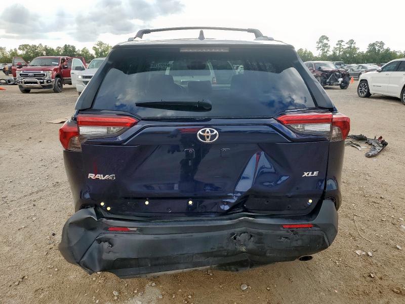 2T3W1RFV9RW302474 - 2024 TOYOTA RAV4 XLE BLUE photo 6