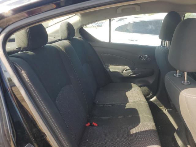 3N1CN7AP0JL826390 - 2018 NISSAN VERSA S Negro foto 10