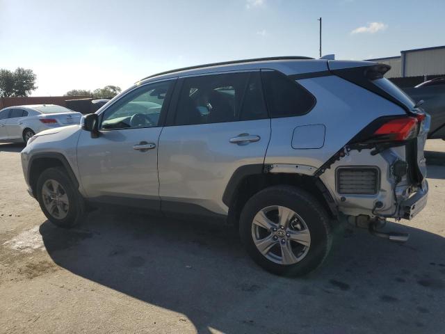 2T3W1RFV1RW343164 - 2024 TOYOTA RAV4 XLE 银色 照片 2