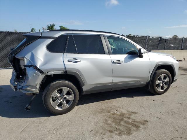 2T3W1RFV1RW343164 - 2024 TOYOTA RAV4 XLE 银色 照片 3