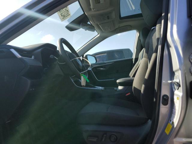 2T3W1RFV1RW343164 - 2024 TOYOTA RAV4 XLE 银色 照片 7