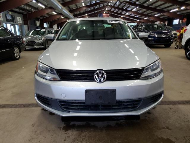 3VWD17AJ2EM361049 - 2014 VOLKSWAGEN JETTA SE 银色 照片 5