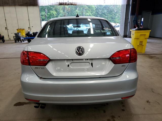 3VWD17AJ2EM361049 - 2014 VOLKSWAGEN JETTA SE 银色 照片 6