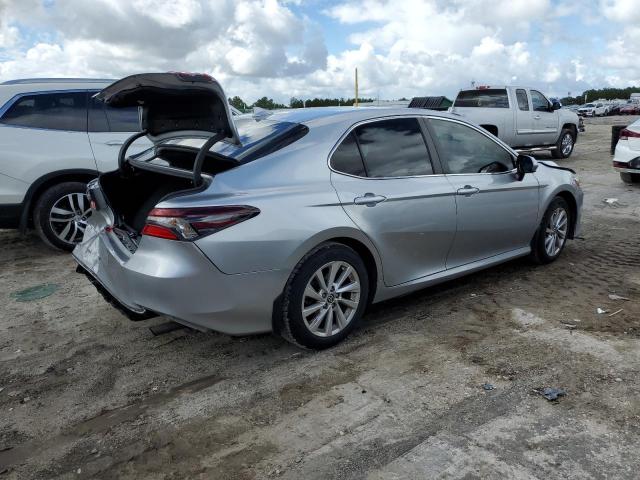 4T1C11AK5PU785436 - 2023 TOYOTA CAMRY LE ვერცხლისფერი ფოტო 3