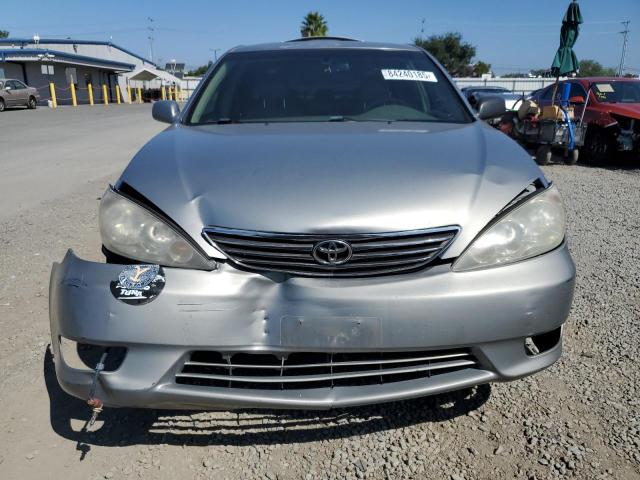 4T1BF32K05U603632 - 2005 TOYOTA CAMRY LE GRAY photo 5
