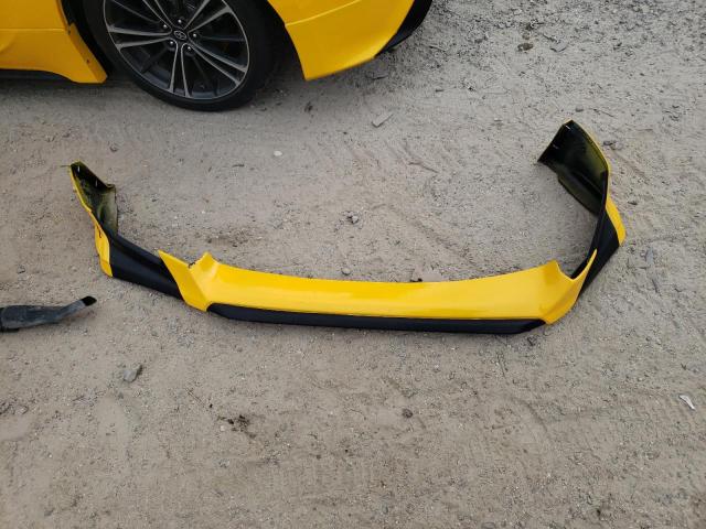 JF1ZNAA17F8706873 - 2015 TOYOTA SCION FR-S YELLOW photo 12