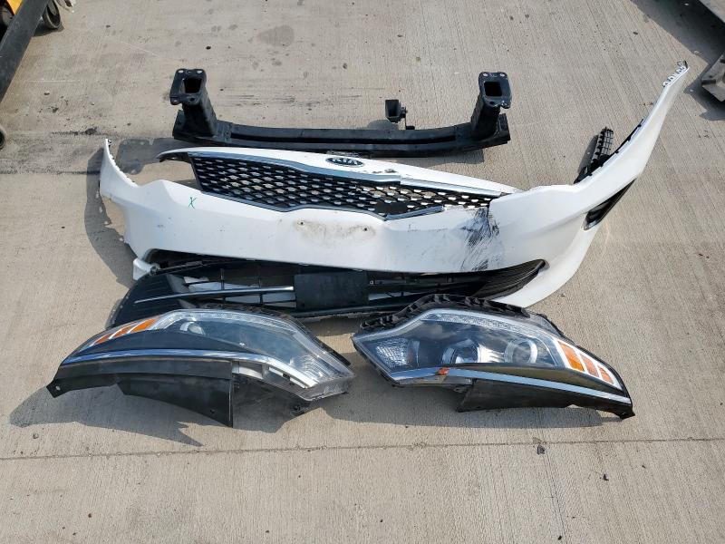 5XXGU4L35JG225515 - 2018 KIA OPTIMA EX WHITE photo 12