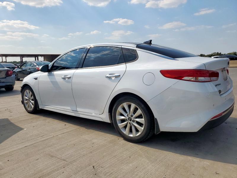 5XXGU4L35JG225515 - 2018 KIA OPTIMA EX WHITE photo 2