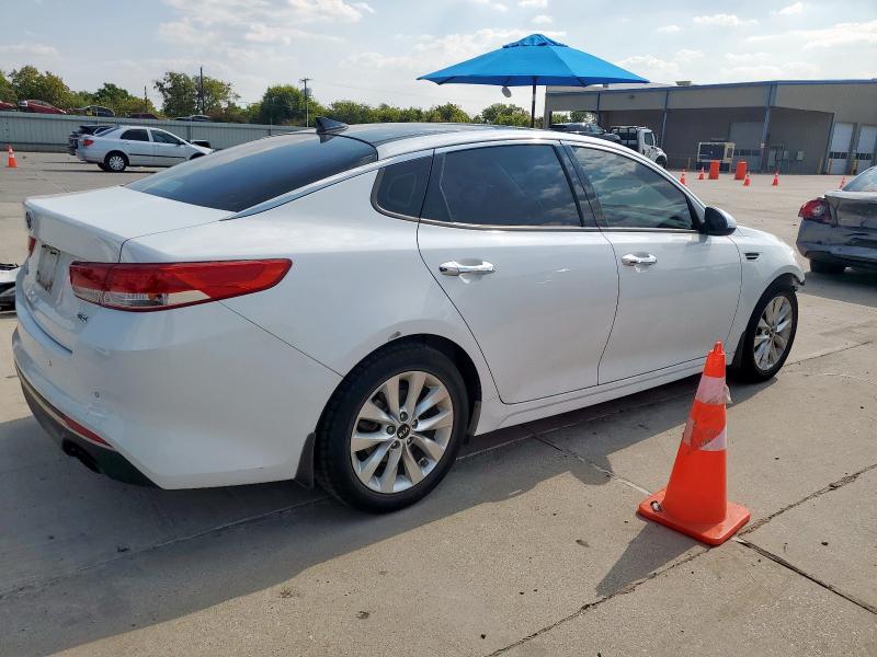 5XXGU4L35JG225515 - 2018 KIA OPTIMA EX WHITE photo 3