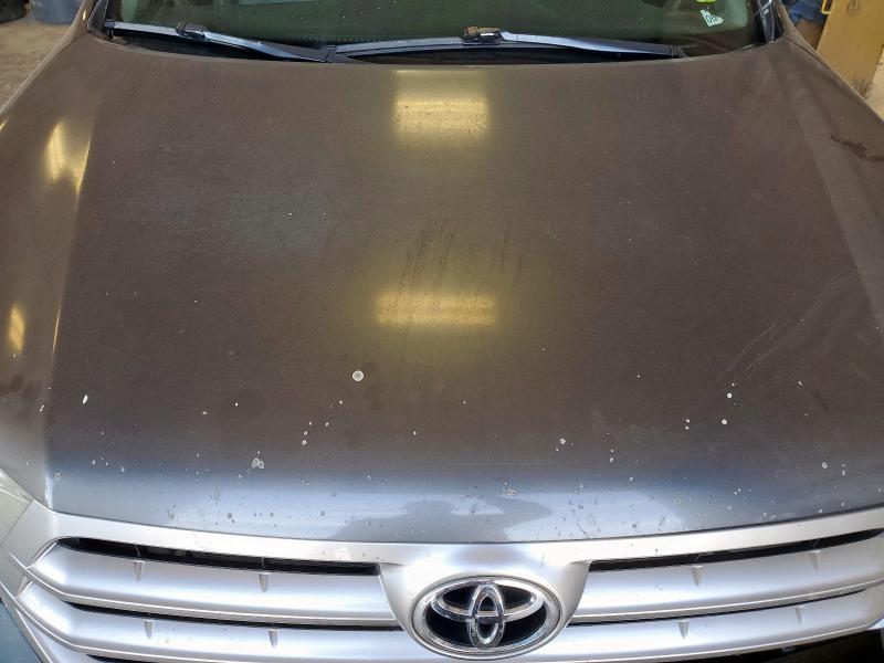 5TDZK3EH2BS035544 - 2011 TOYOTA HIGHLANDER BASE Gris foto 12